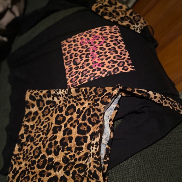 Cheetah Print Peace Shirt - Picture 2 of 2